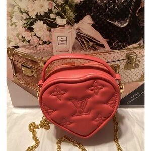 FASHION ONLY! PINK Heart-Shaped Women's Bag…